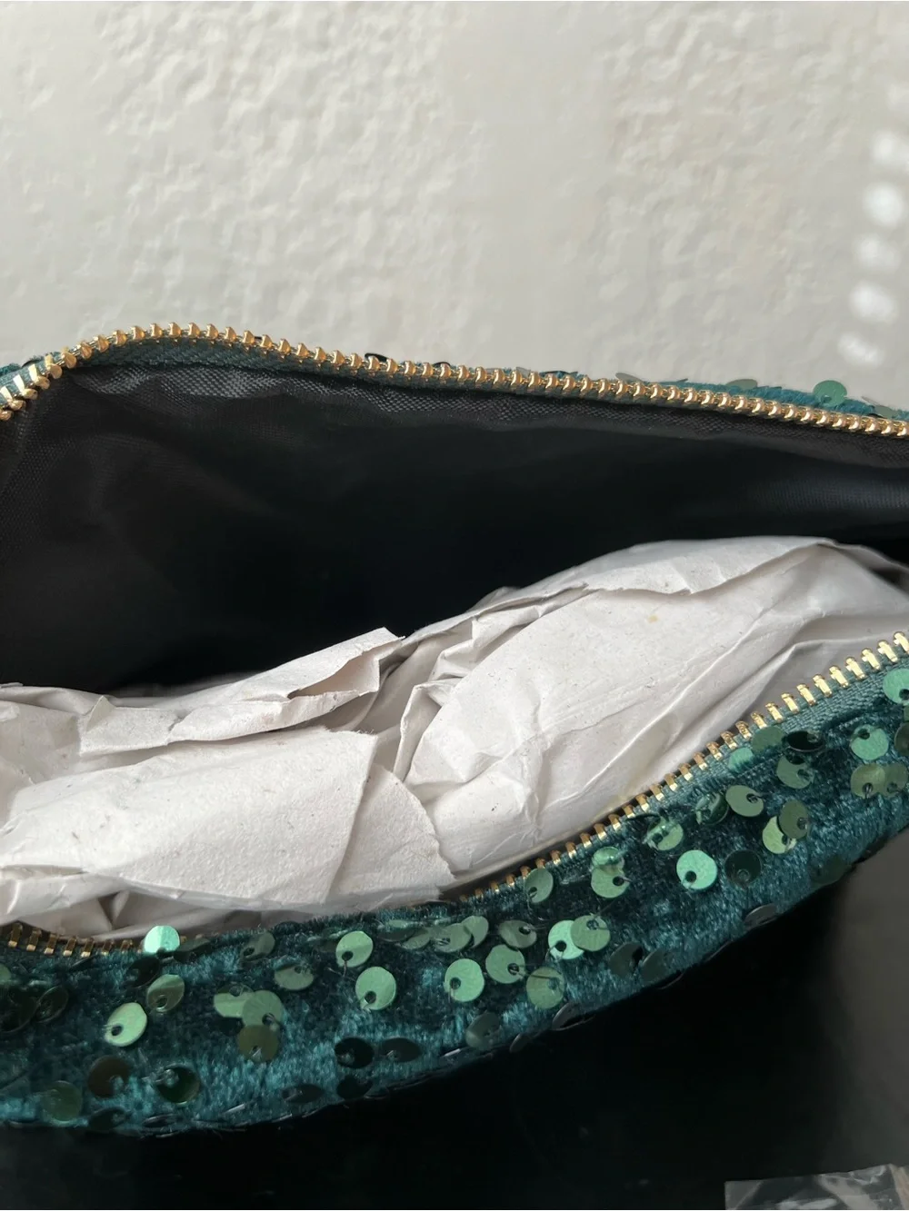 NWT Sequin Zip Pouch Clutch in Emerald Green by Imoshion